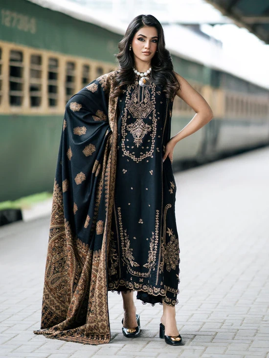 HC-821 Emaan Adil Luxury Embroidered Lawn 3PC