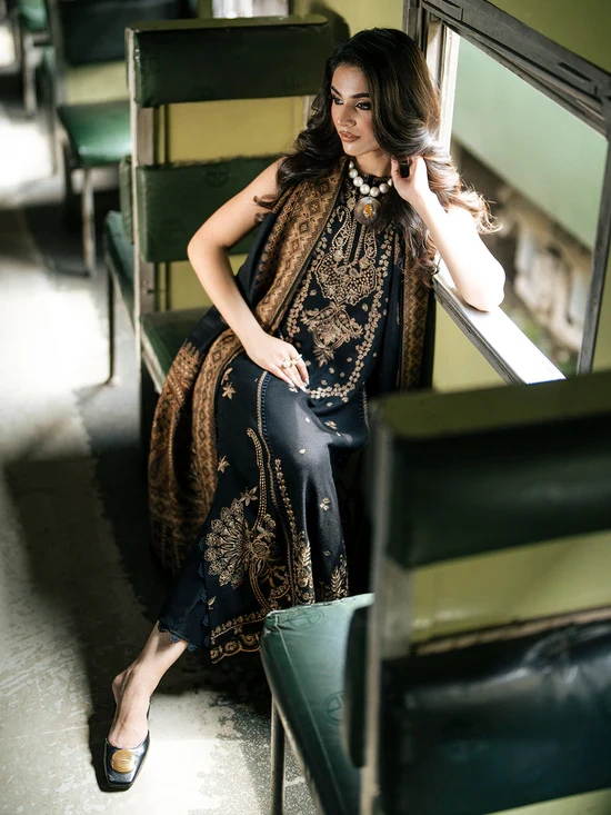 HC-821 Emaan Adil Luxury Embroidered Lawn 3PC