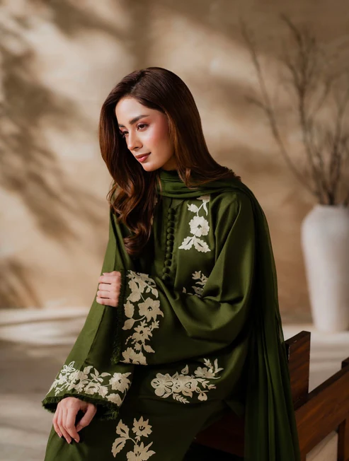 HC-4137 Batik Luxury Embroidered Lawn 3PC