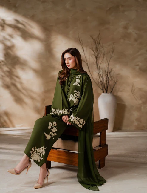 HC-4137 Batik Luxury Embroidered Lawn 3PC